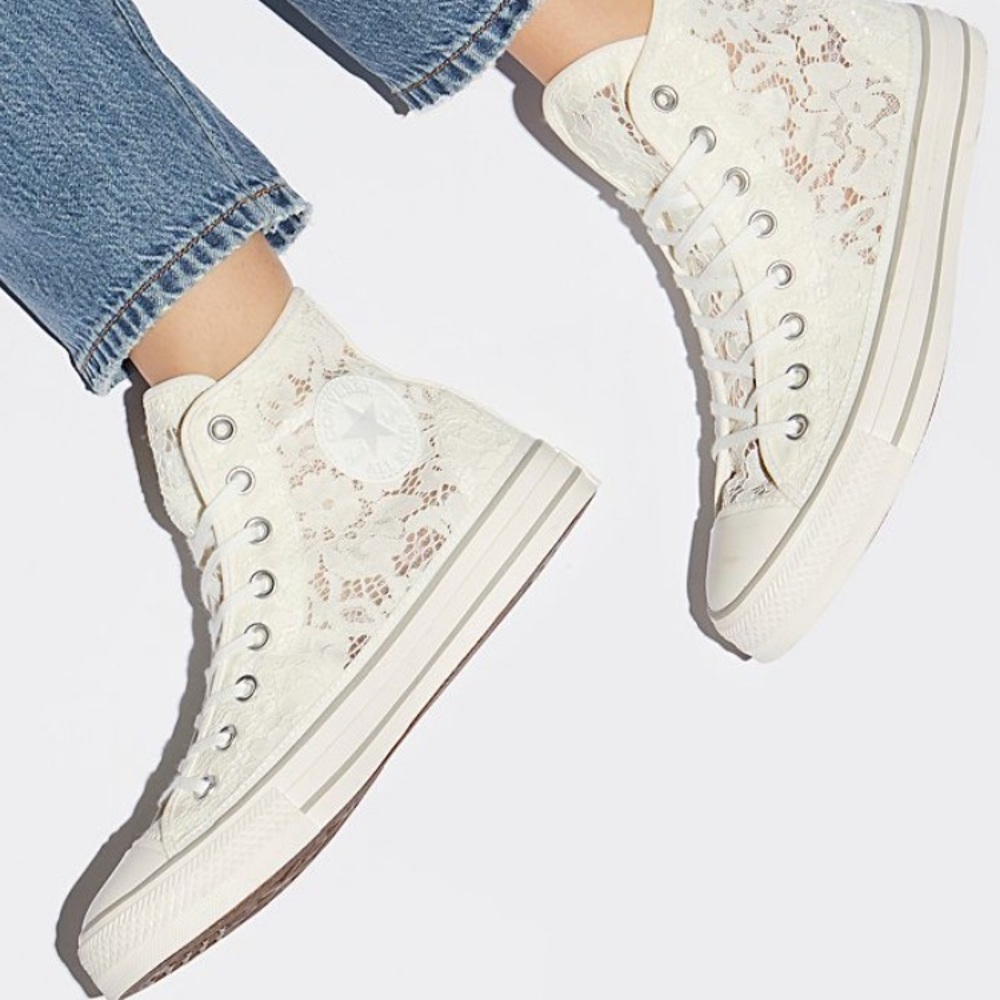 F r e e  P e o p l e • Lace high top Converse